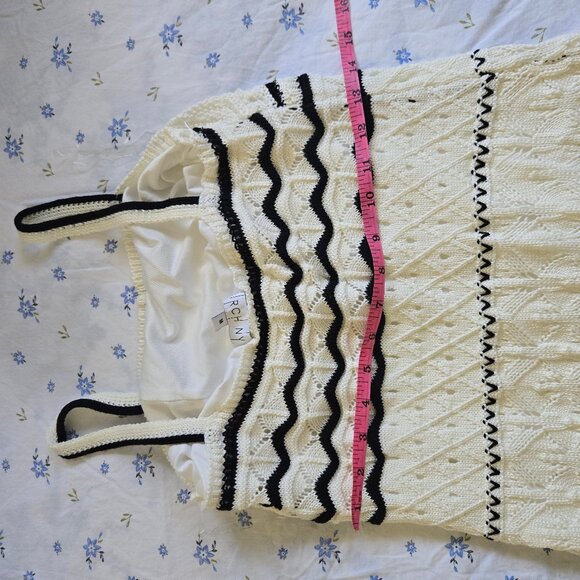 white sweater dress knee length NEGOTIABLE - Picture 2 of 3